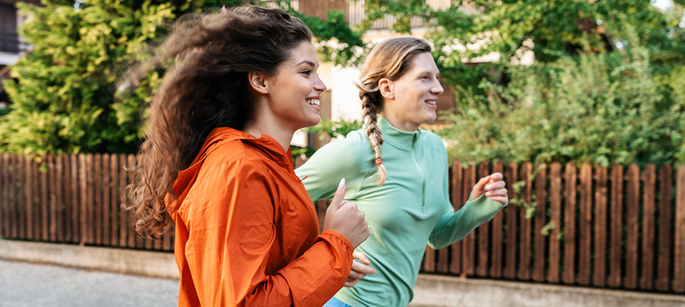 2 women running